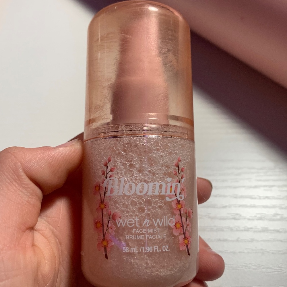 Blooming wet in wild face mist